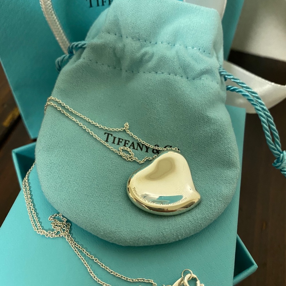 Excellent condition Tiffany Necklace Elsa Peretti Full Heart Pendant